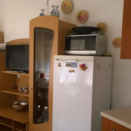 Apartment Apartment *